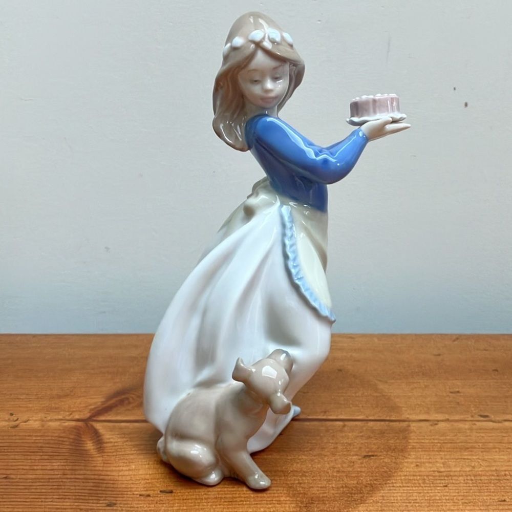 Lladro Nao's Puppy's Birthday Figurine